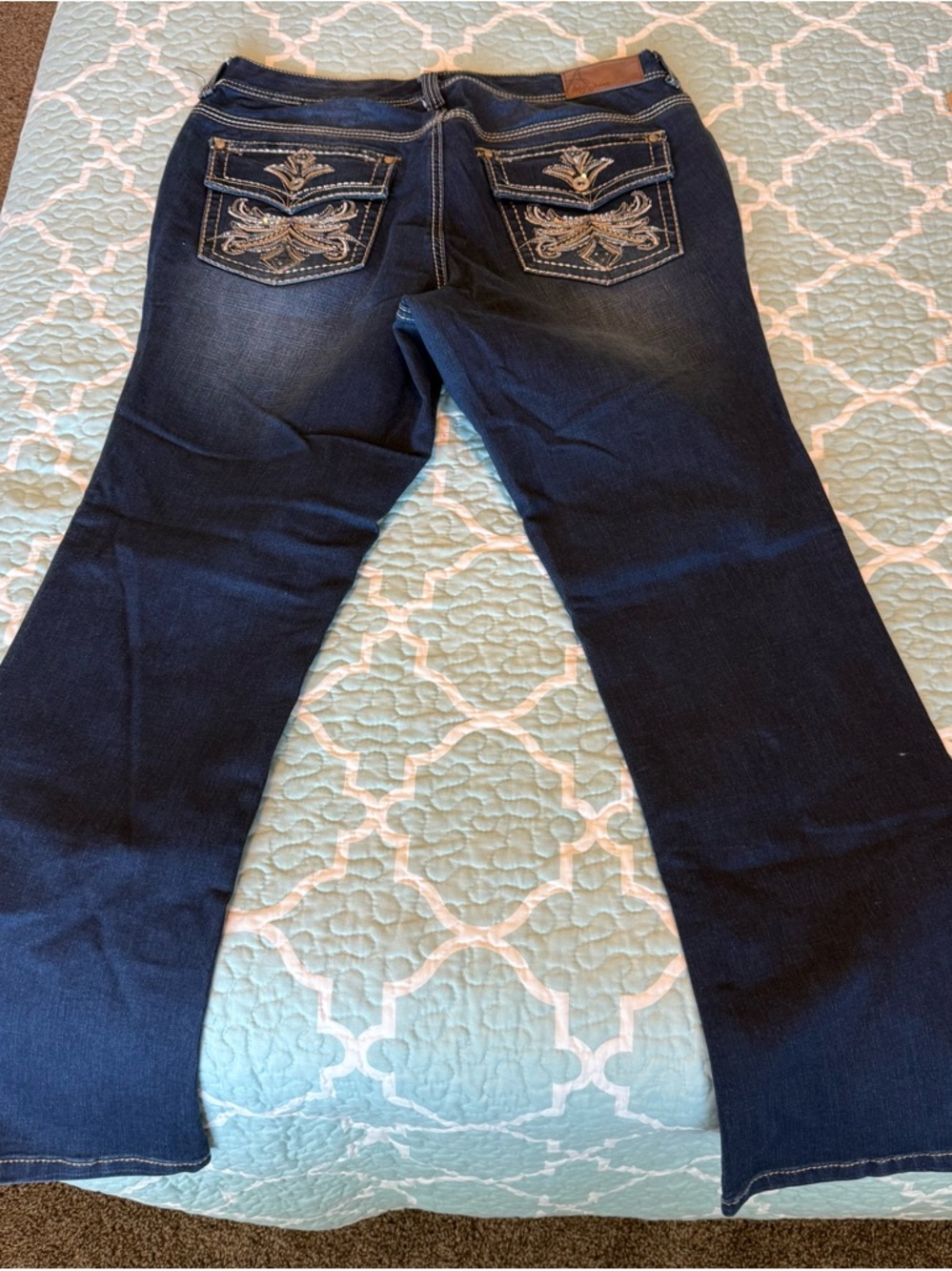 Ariya Jeans Women SZ 14 Short Bootcut Dark Wash Embroidered Flap Pocket Stretch